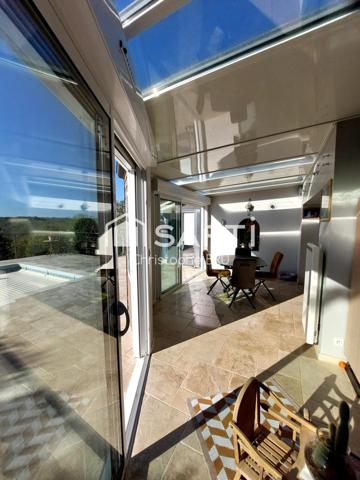 FLOTTES - PROPRIÉTÉ AVEC VUE EXCEPTIONNELLE - 2 HABITATIONS - PISCINE - PANNEAUX SOLAIRES