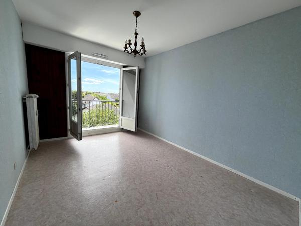 A Fessenheim, au 3? et dernier étage d'une résidence bien située, découvrez cet appartement lumineux de 68 m² avec deux balcons et cave.