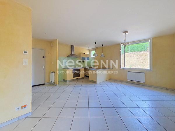 Appartement à louer T2 bis - Quartier au dessus des impôts - Une place de stationnement - une cave