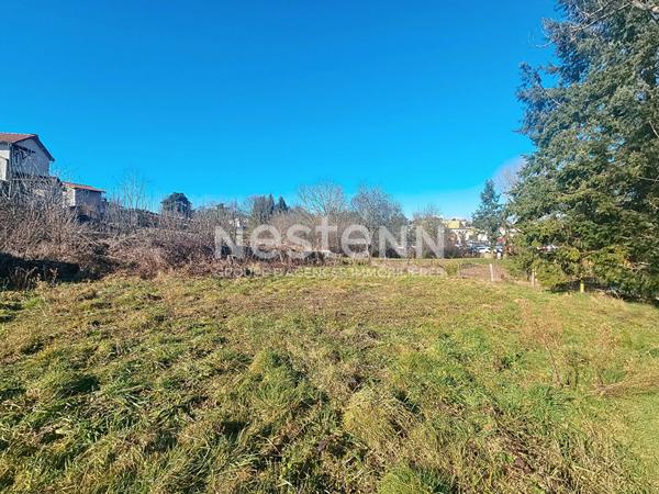 Terrain constructible de 720 m2 dans le centre de Saint Maurice De Lignon