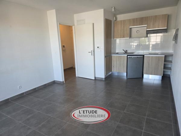 St Herblain Bourg : T2 de 40 m² de 2013, balcon et parking privatif !