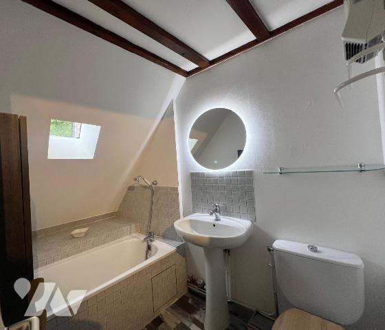 A VENDRE - GUERANDE INTRA MUROS - TOUT A PIED - CHARMANT APPARTEMENT T2
Aux pieds des commerce...