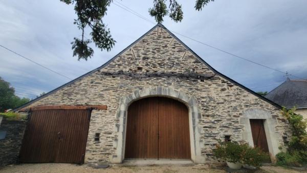 Magnifique propriété comprenant une longère et une vaste grange indépendante