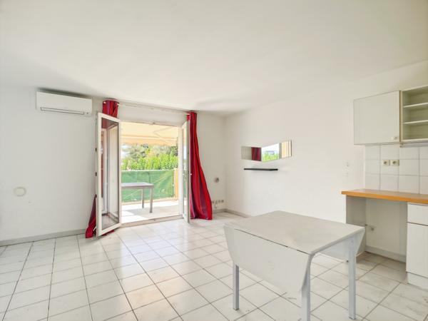 Castelnau-le-Lez (34170) Résidence fermée, sécurisée et arborée T2 avec parking et terrasse.