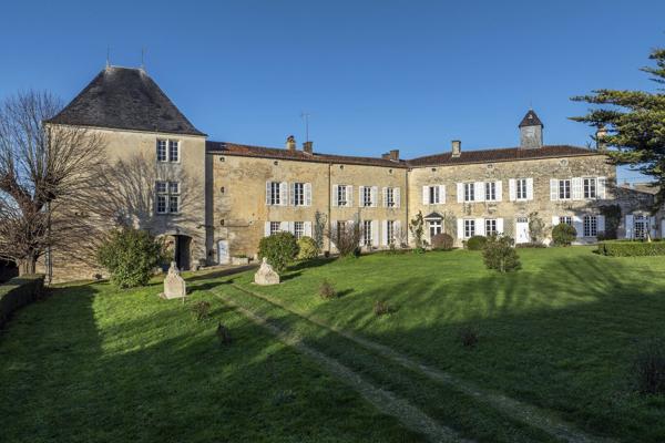 Château du XVe siècle entre Niort et La Rochelle Beauvoir sur niort