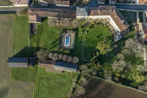Château du XVe siècle entre Niort et La Rochelle Beauvoir sur niort