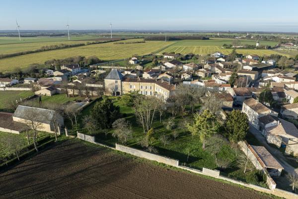 Château du XVe siècle entre Niort et La Rochelle Beauvoir sur niort