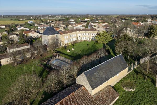 Château du XVe siècle entre Niort et La Rochelle Beauvoir sur niort