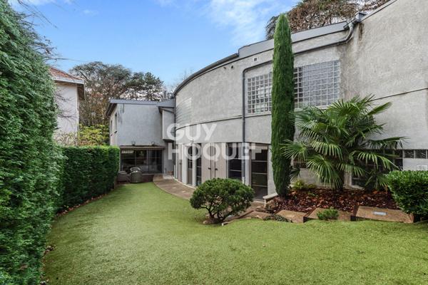 Loft Sainte Foy Les Lyon / Lyon5 156 m² carrez et 359 m² de jardin -parking - climatisation et cave