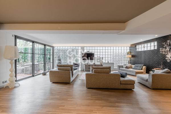 Loft Sainte Foy Les Lyon / Lyon5 156 m² carrez et 359 m² de jardin -parking - climatisation et cave