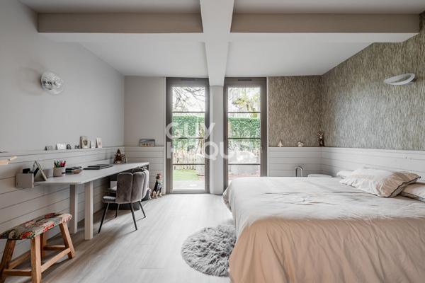 Loft Sainte Foy Les Lyon / Lyon5 156 m² carrez et 359 m² de jardin -parking - climatisation et cave