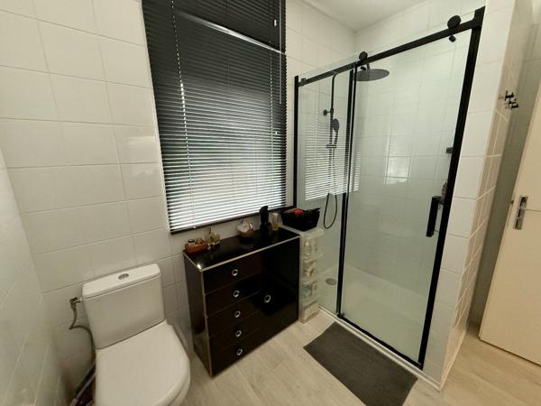 Élégante maison rénovée de 5 chambres - Cadre privé, à quelques pas des commodités Lezay