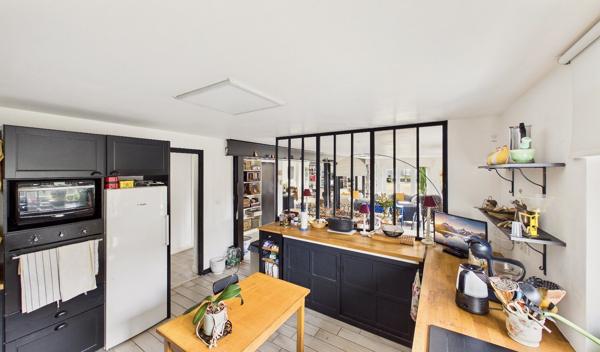 Élégante maison rénovée de 5 chambres - Cadre privé, à quelques pas des commodités Lezay