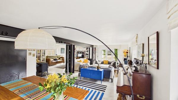 Élégante maison rénovée de 5 chambres - Cadre privé, à quelques pas des commodités Lezay