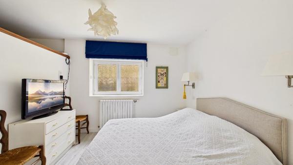 Élégante maison rénovée de 5 chambres - Cadre privé, à quelques pas des commodités Lezay