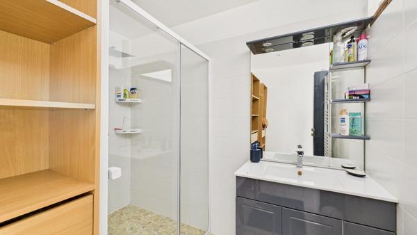 Élégante maison rénovée de 5 chambres - Cadre privé, à quelques pas des commodités Lezay