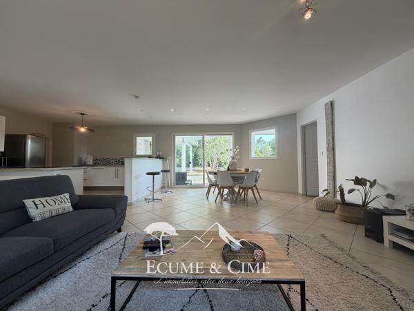 Maison au calme avec grand terrain, piscine et garage