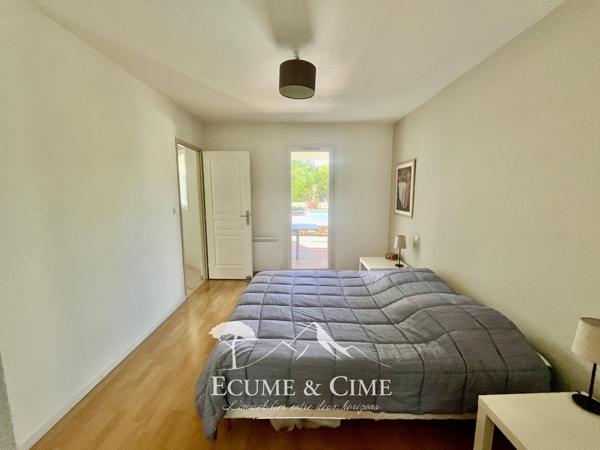 Maison au calme avec grand terrain, piscine et garage