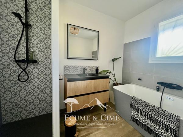 Maison au calme avec grand terrain, piscine et garage