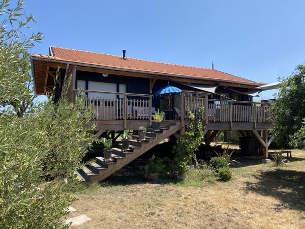 Maison d'artiste chic et boheme à Gujan-Mestras Port de Larros ! Parcelle de 2179 m2, Maison 4P de 127 m2, atelier de 40 m2 !