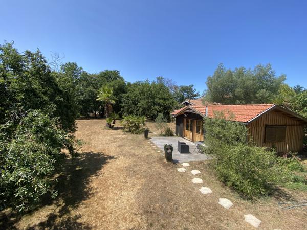 Maison d'artiste chic et boheme à Gujan-Mestras Port de Larros ! Parcelle de 2179 m2, Maison 4P de 127 m2, atelier de 40 m2 !