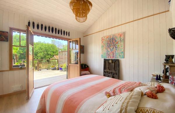 Maison d'artiste chic et boheme à Gujan-Mestras Port de Larros ! Parcelle de 2179 m2, Maison 4P de 127 m2, atelier de 40 m2 !