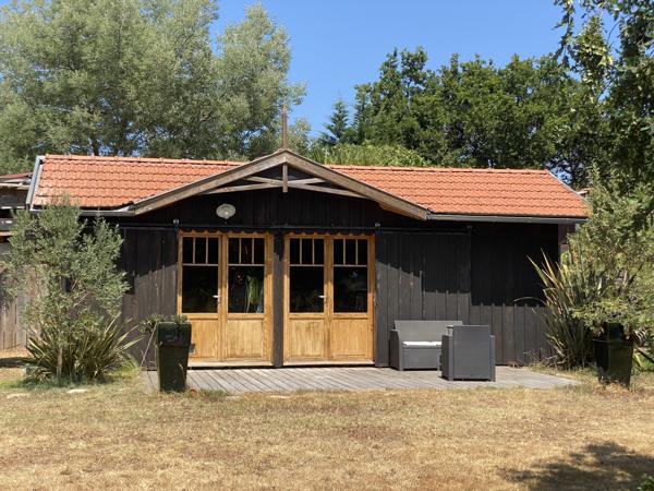 Maison d'artiste chic et boheme à Gujan-Mestras Port de Larros ! Parcelle de 2179 m2, Maison 4P de 127 m2, atelier de 40 m2 !