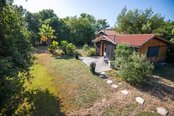 Maison d'artiste chic et boheme à Gujan-Mestras Port de Larros ! Parcelle de 2179 m2, Maison 4P de 127 m2, atelier de 40 m2 !
