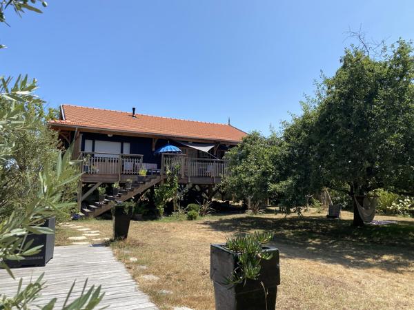 Maison d'artiste chic et boheme à Gujan-Mestras Port de Larros ! Parcelle de 2179 m2, Maison 4P de 127 m2, atelier de 40 m2 !