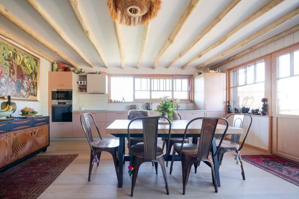Maison d'artiste chic et boheme à Gujan-Mestras Port de Larros ! Parcelle de 2179 m2, Maison 4P de 127 m2, atelier de 40 m2 !