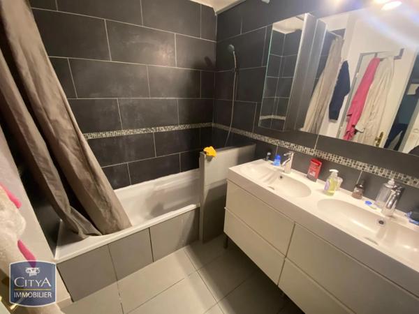 Appartement à louer 3 pièces 68.79m² Toulon (83100)