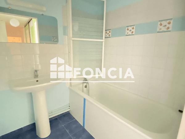 Location Appartement 3 pièces 63.84 m² - 1-3-5-7 RUE RENE QUILLIVIC Quimper 29000