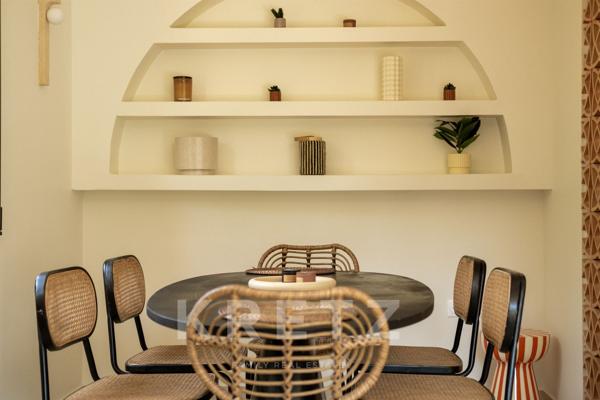 Maison contemporaine avec dépendance, jardin, piscine