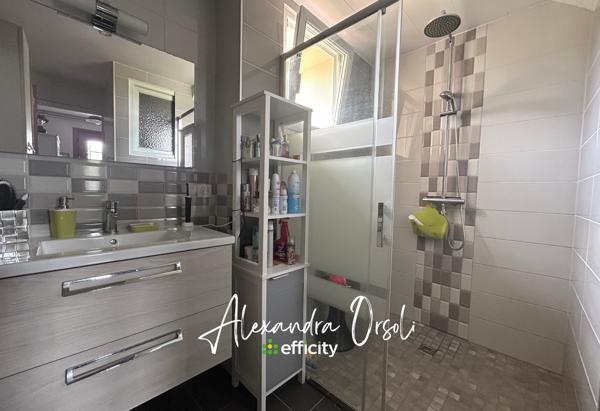 Maison
         9 pièces
        - 205 m² Exclusivité 349 900 € *