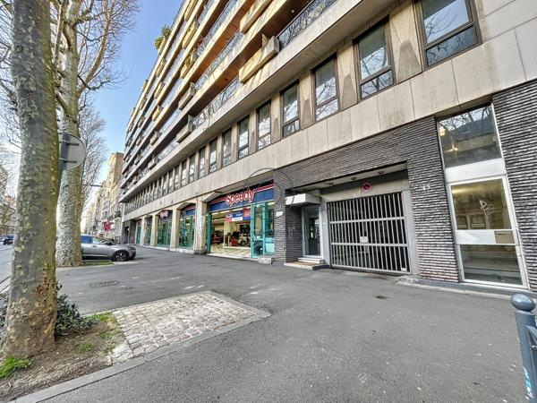 Lille Blvd de la Liberté : 400m2 de bureaux + 5 parkings