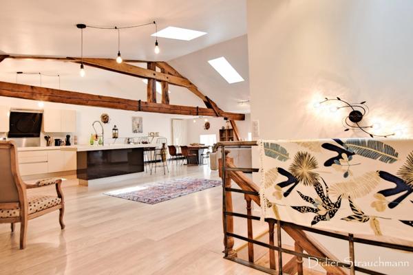 Dpt Charente Maritime (17), à vendre SAINT SAVINIEN immeuble