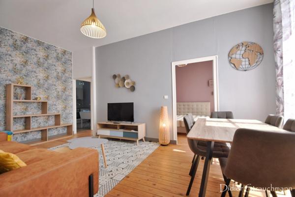 Dpt Charente Maritime (17), à vendre SAINT SAVINIEN immeuble