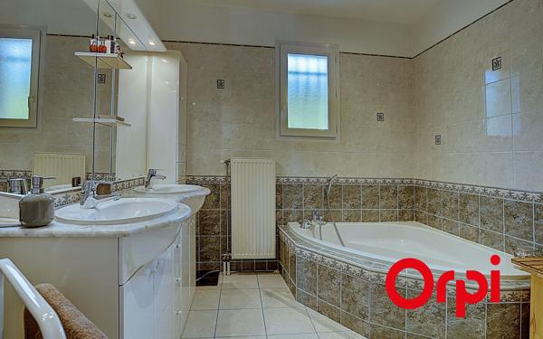 Maison à vendre    5 pièces •  Bourgoin-Jallieu