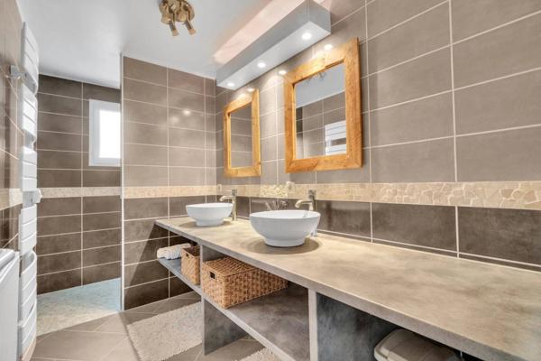 Villa familiale d’exception avec vaste terrain, piscine et prestations soignées – Somont (Yenne)