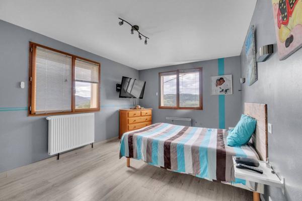 Villa familiale d’exception avec vaste terrain, piscine et prestations soignées – Somont (Yenne)