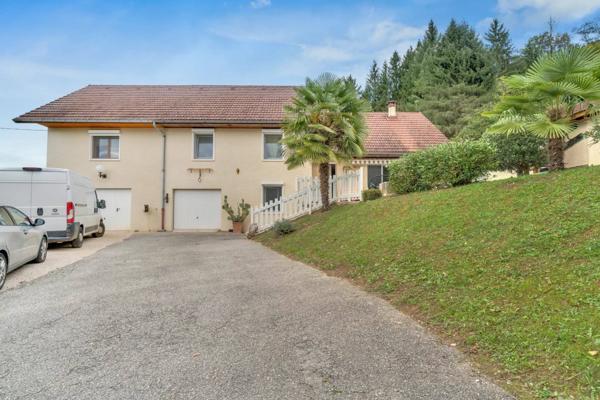 Villa familiale d’exception avec vaste terrain, piscine et prestations soignées – Somont (Yenne)