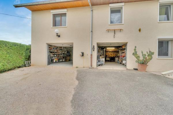 Villa familiale d’exception avec vaste terrain, piscine et prestations soignées – Somont (Yenne)