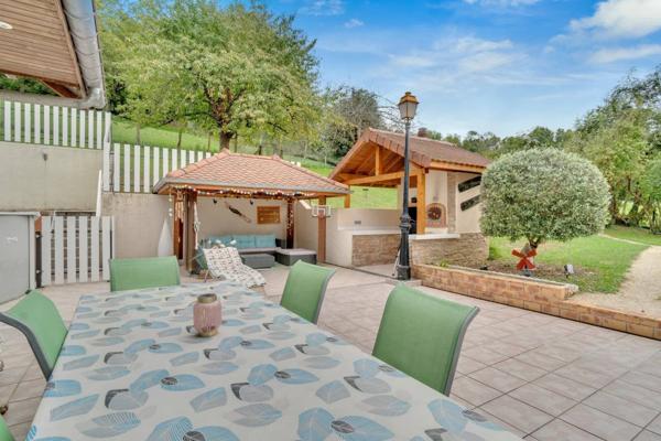 Villa familiale d’exception avec vaste terrain, piscine et prestations soignées – Somont (Yenne)