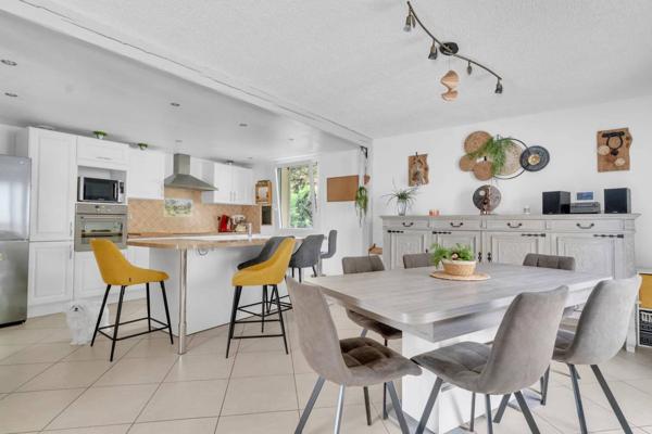 Villa familiale d’exception avec vaste terrain, piscine et prestations soignées – Somont (Yenne)