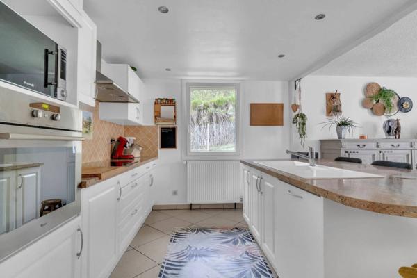 Villa familiale d’exception avec vaste terrain, piscine et prestations soignées – Somont (Yenne)