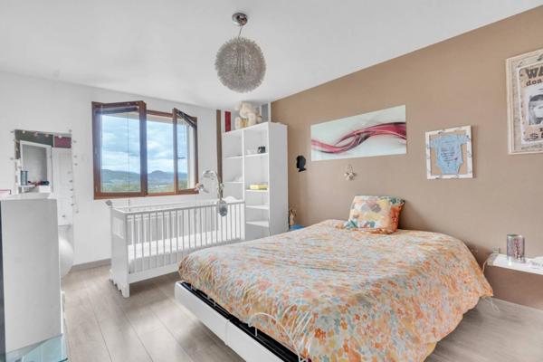 Villa familiale d’exception avec vaste terrain, piscine et prestations soignées – Somont (Yenne)