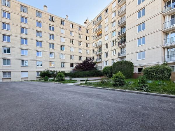 EXCLUSIVITÉ – 3 PIÈCES REFAIT À NEUF – DOUBLE BALCON – RAVALEMENT PAYÉ – RER À PIED