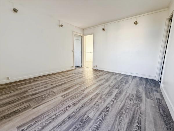EXCLUSIVITÉ – 3 PIÈCES REFAIT À NEUF – DOUBLE BALCON – RAVALEMENT PAYÉ – RER À PIED