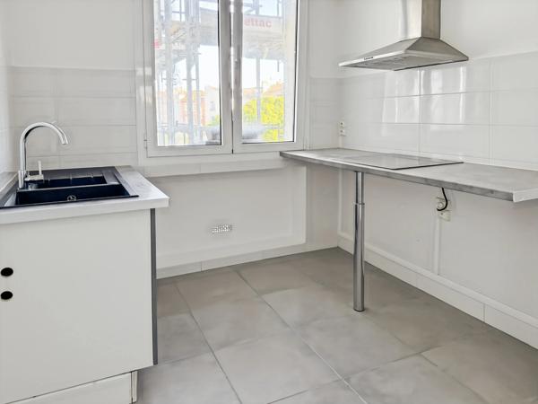 EXCLUSIVITÉ – 3 PIÈCES REFAIT À NEUF – DOUBLE BALCON – RAVALEMENT PAYÉ – RER À PIED
