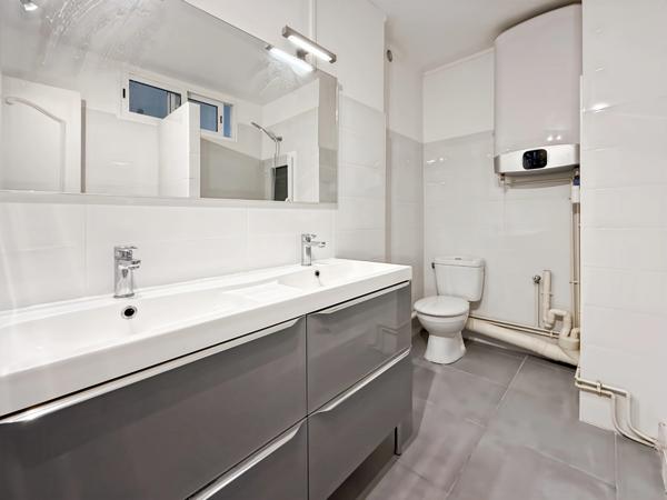 EXCLUSIVITÉ – 3 PIÈCES REFAIT À NEUF – DOUBLE BALCON – RAVALEMENT PAYÉ – RER À PIED